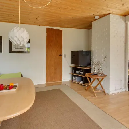 Holiday home Annamie - 650m From The Sea By Interhome
